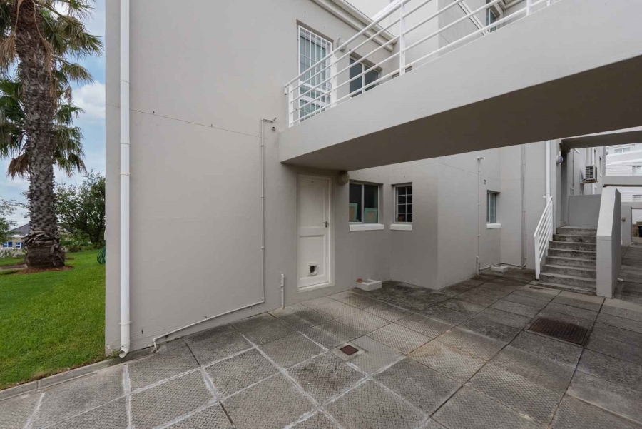 1 Bedroom Property for Sale in Vredehoek Western Cape